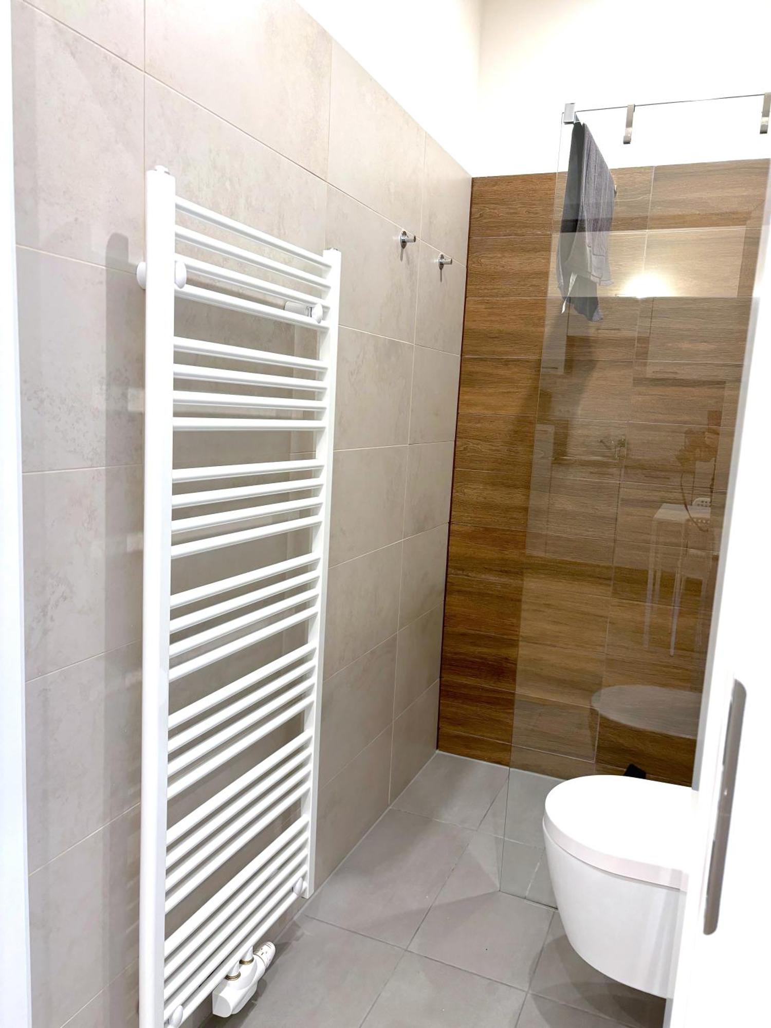 Traumhafte Wohnung Fuer 2, Walk In Dusche, Extra Kueche, Nespresso, Zentral เวียนนา ภายนอก รูปภาพ