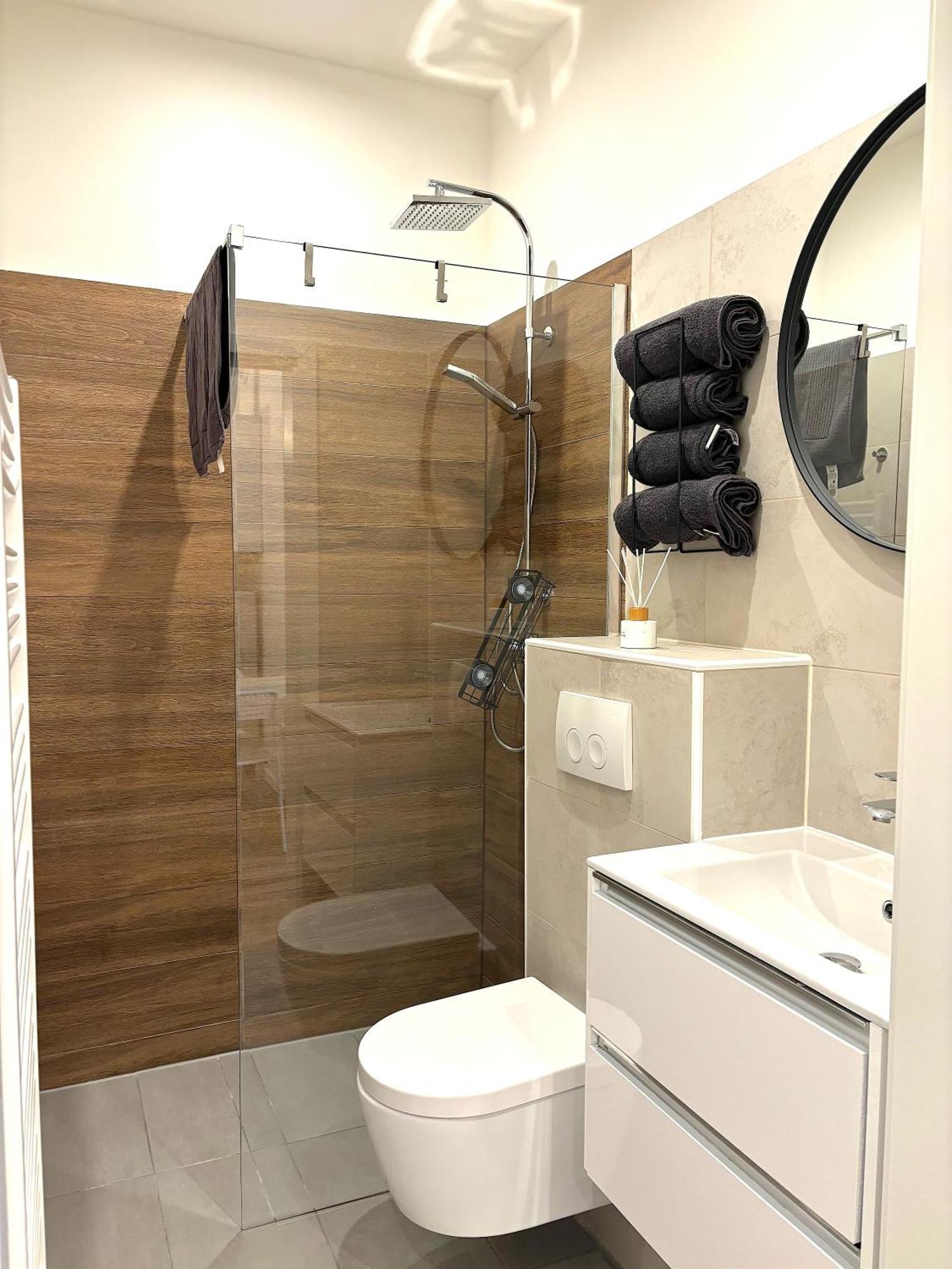 Traumhafte Wohnung Fuer 2, Walk In Dusche, Extra Kueche, Nespresso, Zentral เวียนนา ภายนอก รูปภาพ